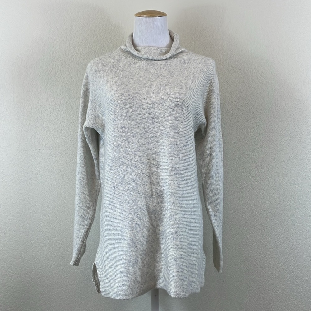 Banana‎ Republic cotton/polyester white and blue speckle sweater size small